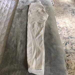 Lululemon size 4 7/8th leggings